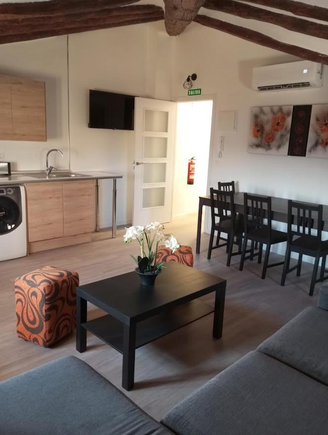 Apartamentos "El Balconico" Arguedas Luaran gambar